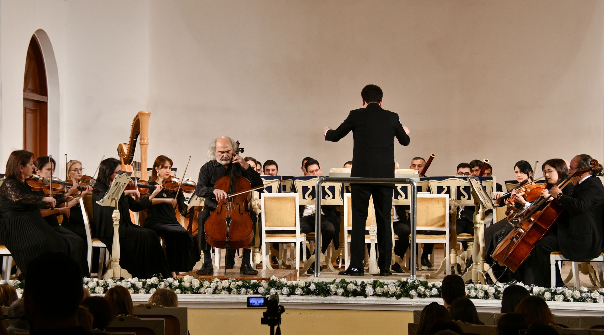 "Демон виолончели" выступил в Баку (ФОТО)