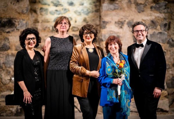 Великолепие азербайджанской музыки в Германии - Sanкta Klara Keller am Römerturm 13 века (ФОТО)