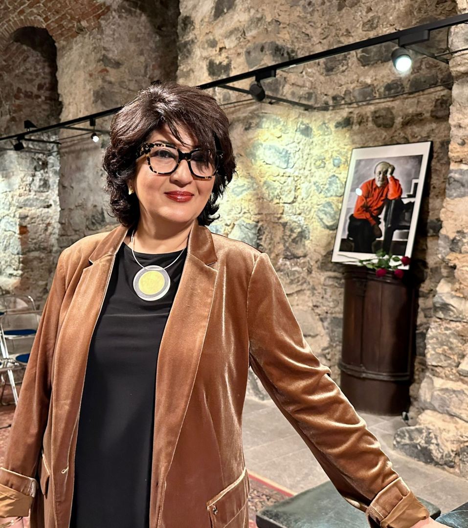 Великолепие азербайджанской музыки в Германии - Sanкta Klara Keller am Römerturm 13 века (ФОТО)