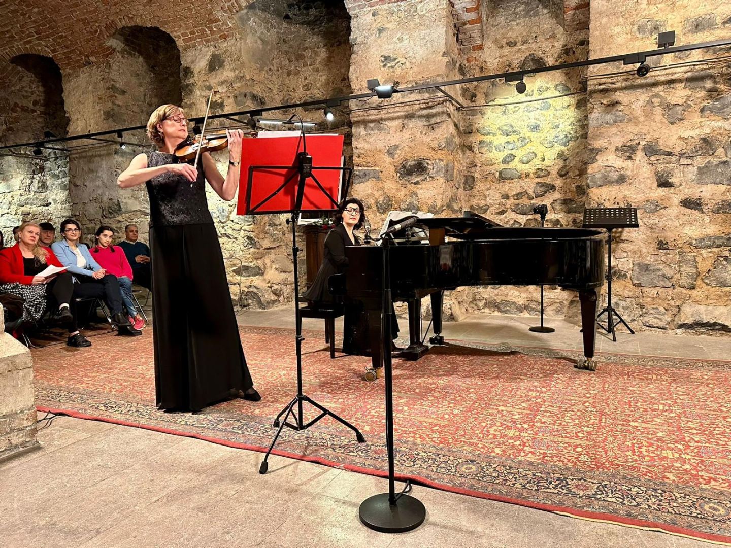 Великолепие азербайджанской музыки в Германии - Sanкta Klara Keller am Römerturm 13 века (ФОТО)