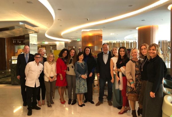 Азербайджанские художники отметили в Баку Праздник граната (ФОТО)