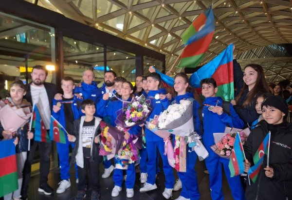 В Баку встретили азербайджанских гимнастов, завоевавших медали в Бирмингеме