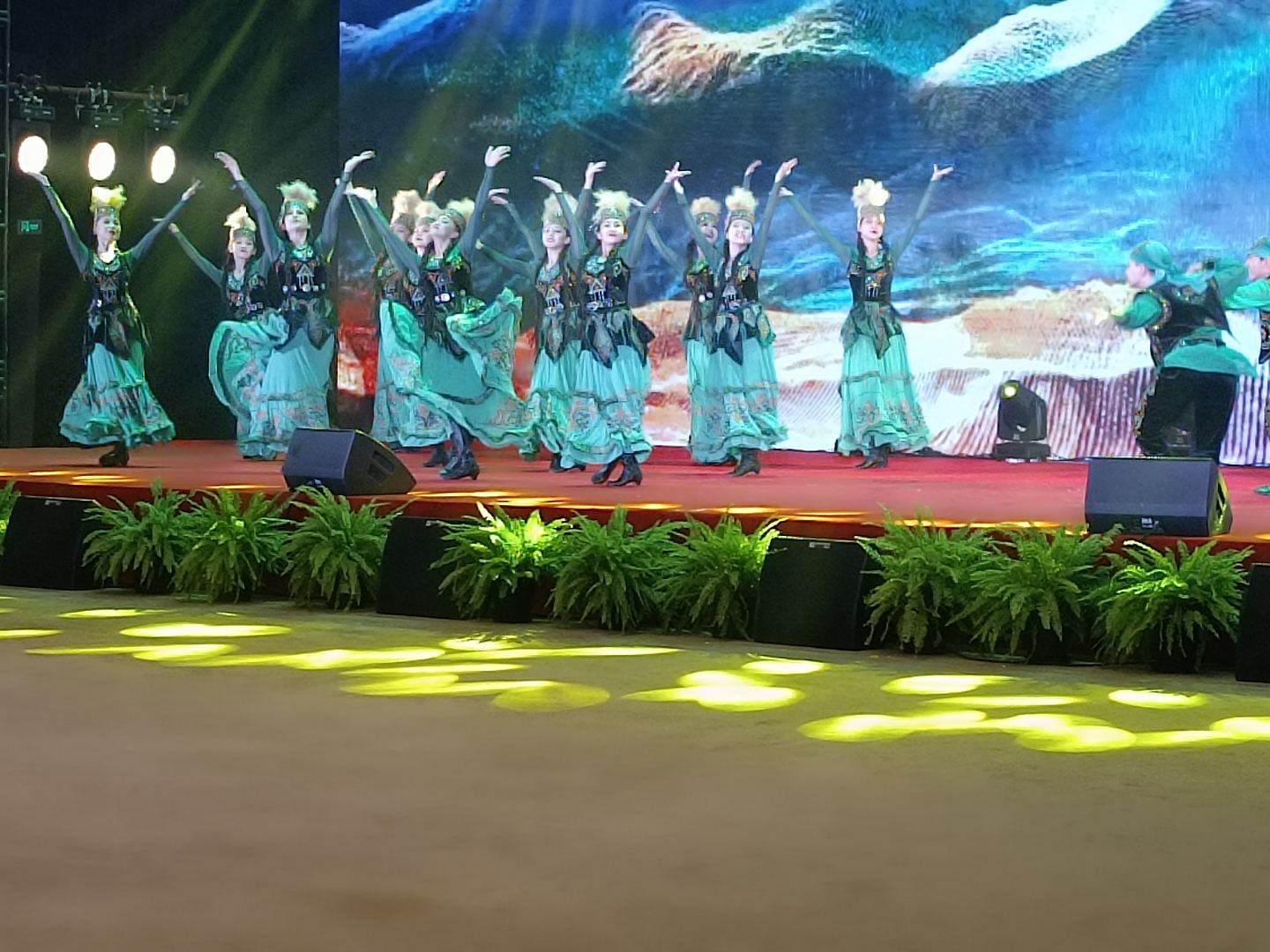 В Урумчи состоялся праздничный концерт, посвященный Форуму ШОС «Год туризма 2023»  (ФОТО)