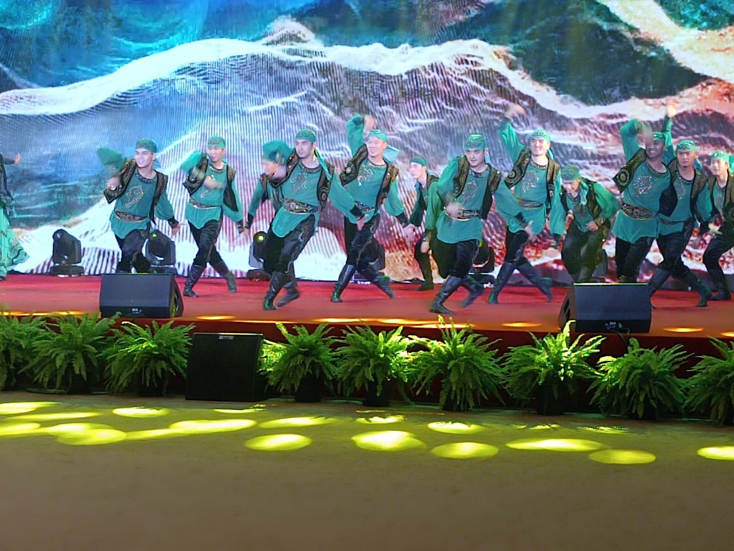 В Урумчи состоялся праздничный концерт, посвященный Форуму ШОС «Год туризма 2023»  (ФОТО)