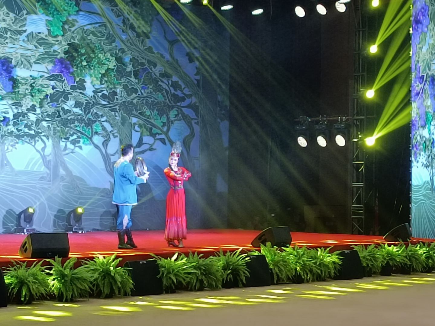 В Урумчи состоялся праздничный концерт, посвященный Форуму ШОС «Год туризма 2023»  (ФОТО)