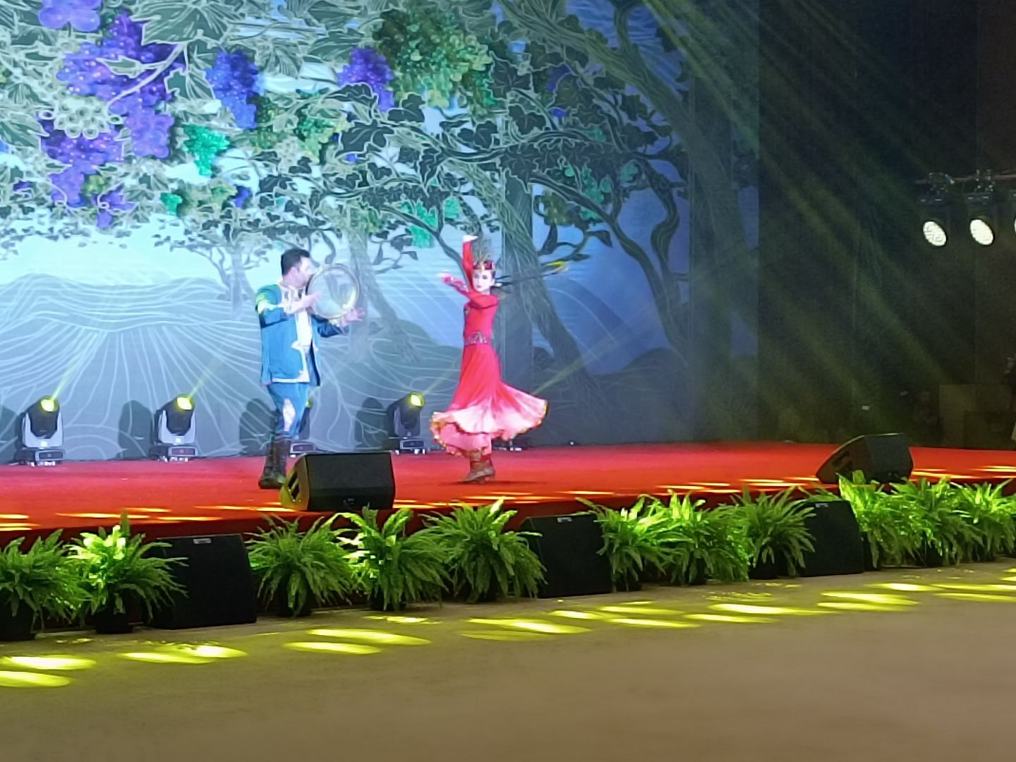 В Урумчи состоялся праздничный концерт, посвященный Форуму ШОС «Год туризма 2023»  (ФОТО)