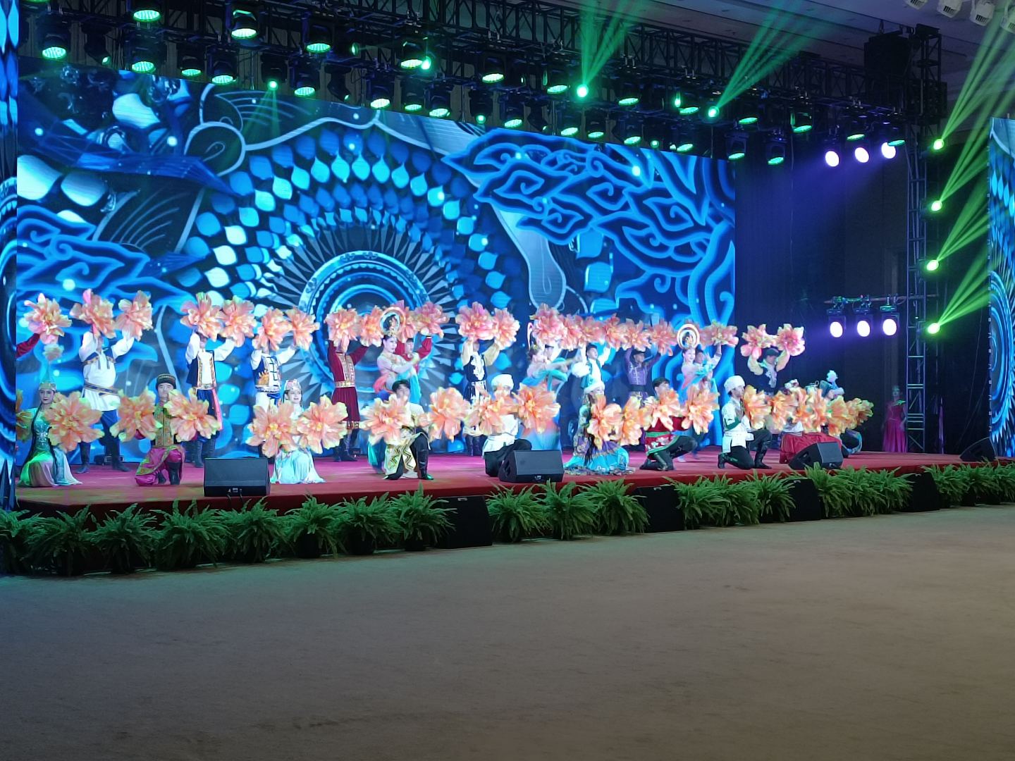 В Урумчи состоялся праздничный концерт, посвященный Форуму ШОС «Год туризма 2023»  (ФОТО)