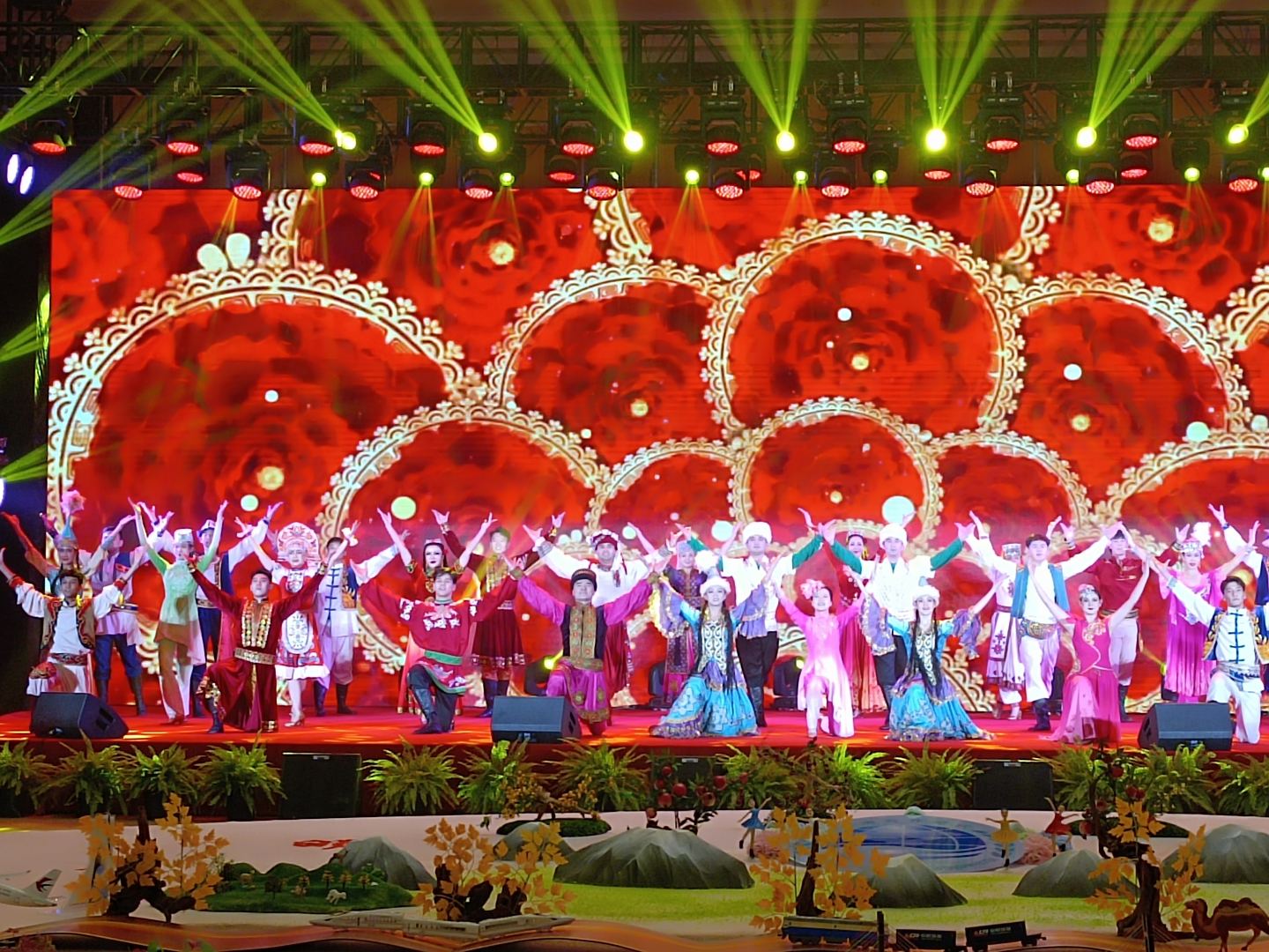 В Урумчи состоялся праздничный концерт, посвященный Форуму ШОС «Год туризма 2023»  (ФОТО)