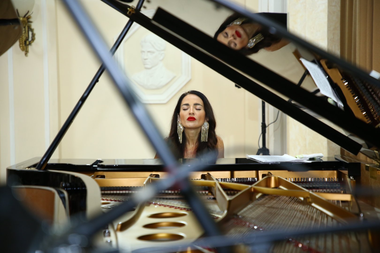 Взгляд надежды… Концерт и выставка памяти Арифа Меликова (ФОТО)