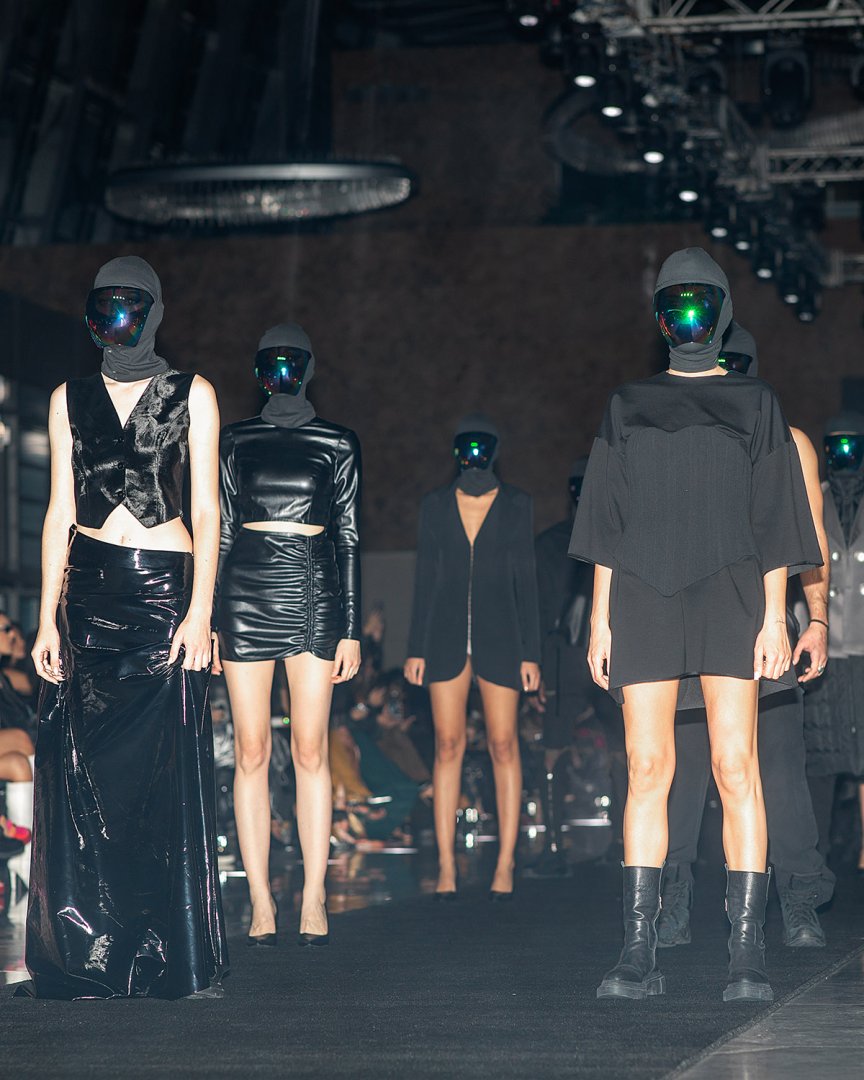 Baku Fashion Week 2023 – от огненного танца и роскошных тканей до национальных мотивов (ФОТО)