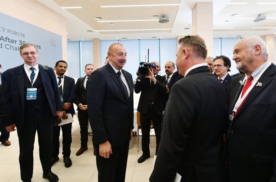 Президент Ильхам Алиев принял участие в Форуме «Карабах: Возвращение домой спустя 30 лет. Достижения и трудности» (ВИДЕО/ФОТО)
