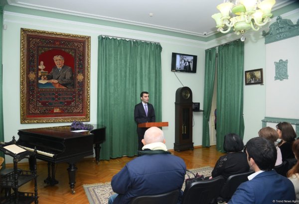 История одной дружбы. В Доме-музее Самеда Вургуна отметили 100-летие Расула Гамзатова (ФОТО)