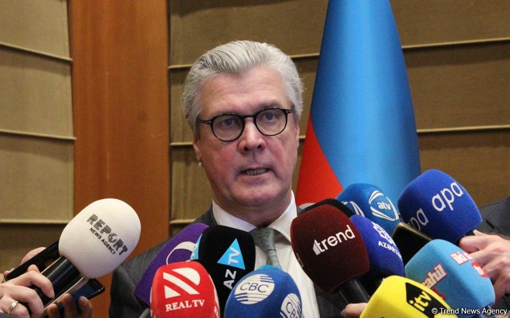 Великобритания готова поддержать Азербайджан в разминировании освобожденных территорий  - Малкольм Оффорд