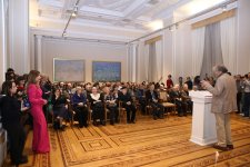 В Баку открылась выставка работ выдающегося художника, 95-летнего Тофига Агабабаева "Диалог со временем" (ФОТО)