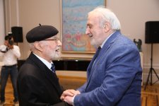 В Баку открылась выставка работ выдающегося художника, 95-летнего Тофига Агабабаева "Диалог со временем" (ФОТО)