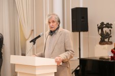 В Баку открылась выставка работ выдающегося художника, 95-летнего Тофига Агабабаева "Диалог со временем" (ФОТО)