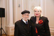 В Баку открылась выставка работ выдающегося художника, 95-летнего Тофига Агабабаева "Диалог со временем" (ФОТО)