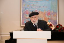 В Баку открылась выставка работ выдающегося художника, 95-летнего Тофига Агабабаева "Диалог со временем" (ФОТО)