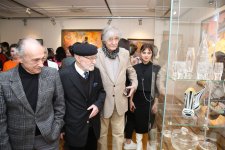 В Баку открылась выставка работ выдающегося художника, 95-летнего Тофига Агабабаева "Диалог со временем" (ФОТО)