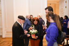 В Баку открылась выставка работ выдающегося художника, 95-летнего Тофига Агабабаева "Диалог со временем" (ФОТО)