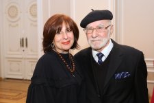 В Баку открылась выставка работ выдающегося художника, 95-летнего Тофига Агабабаева "Диалог со временем" (ФОТО)