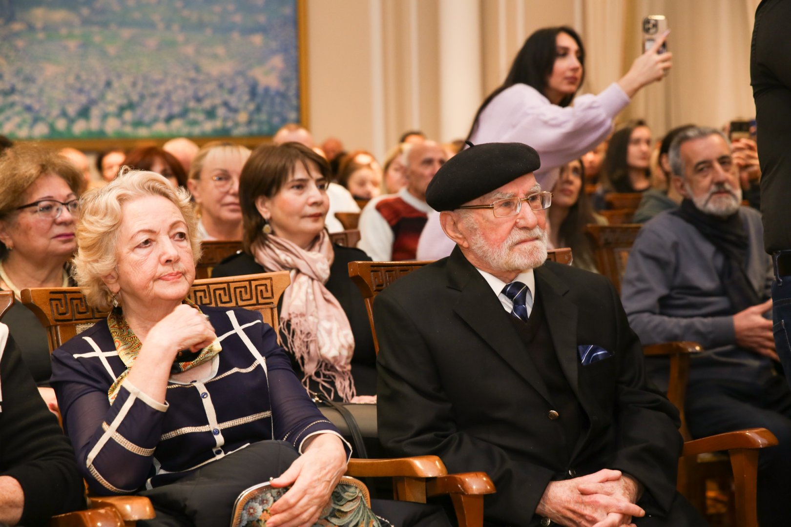 В Баку открылась выставка работ выдающегося художника, 95-летнего Тофига Агабабаева "Диалог со временем" (ФОТО)