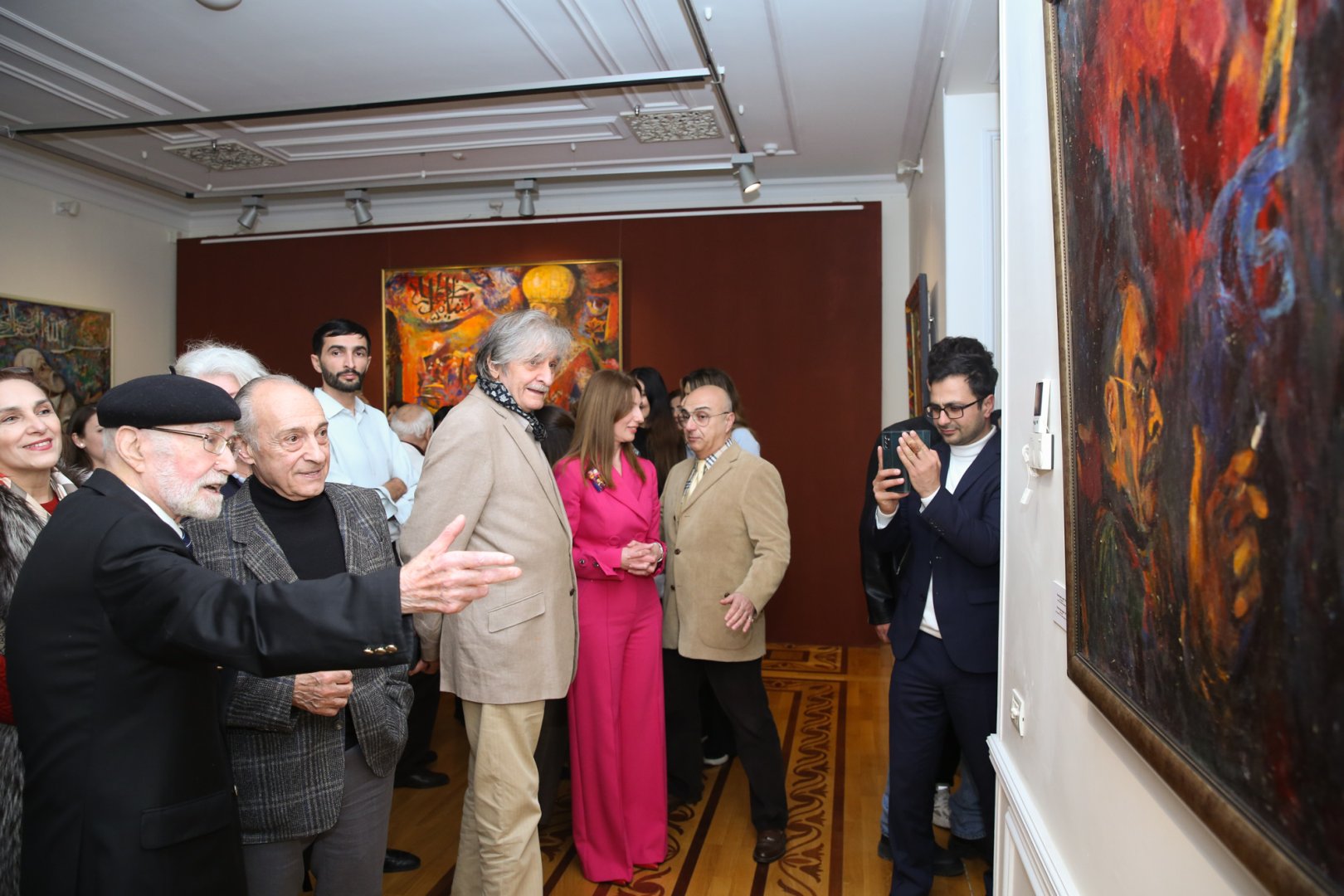 В Баку открылась выставка работ выдающегося художника, 95-летнего Тофига Агабабаева "Диалог со временем" (ФОТО)