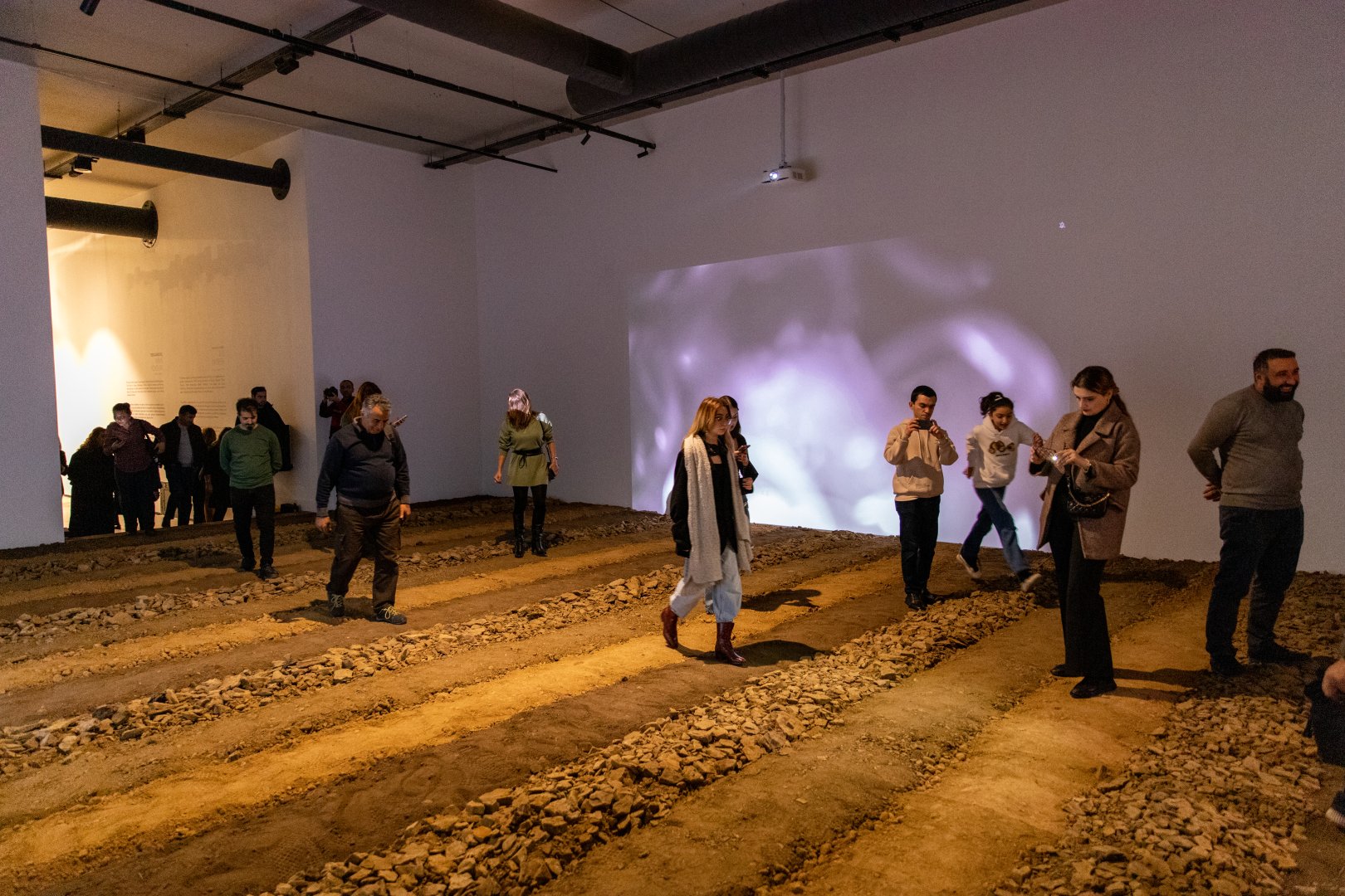 В Центре YARAT состоялось открытие выставок азербайджанских и грузинских художников - "Проверено, мин нет!" и "Эквинокс" (ФОТО)