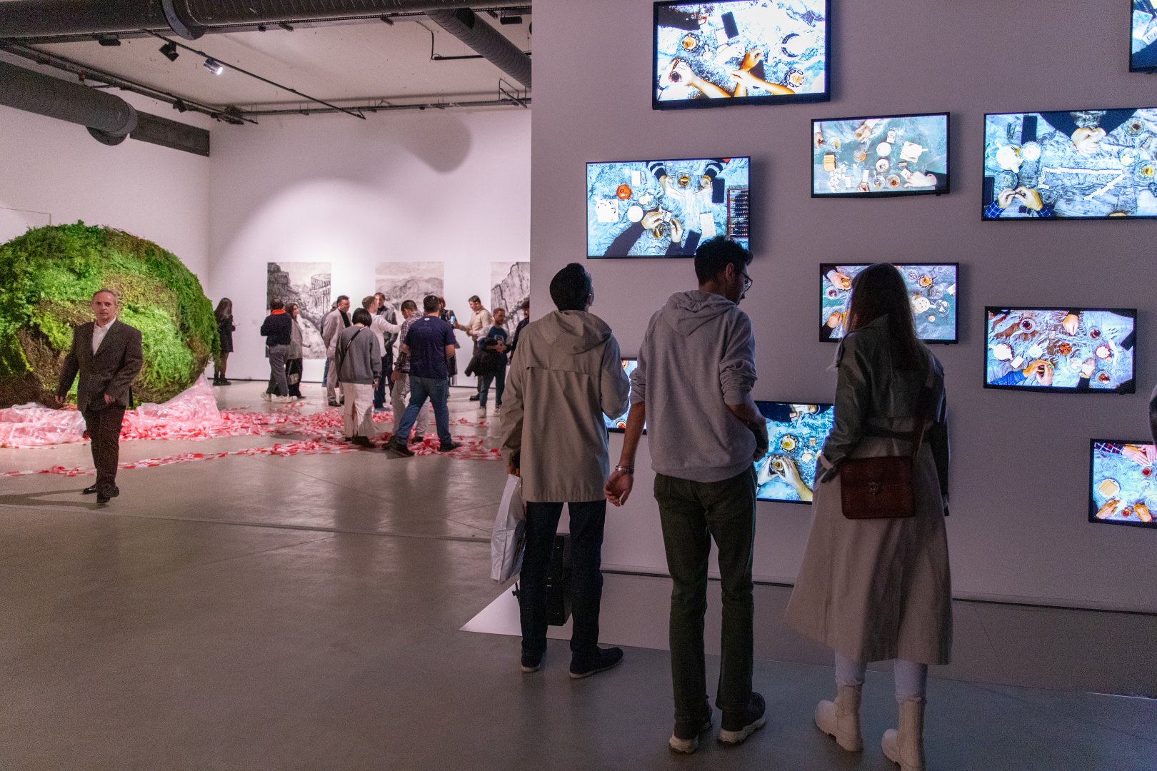 В Центре YARAT состоялось открытие выставок азербайджанских и грузинских художников - "Проверено, мин нет!" и "Эквинокс" (ФОТО)