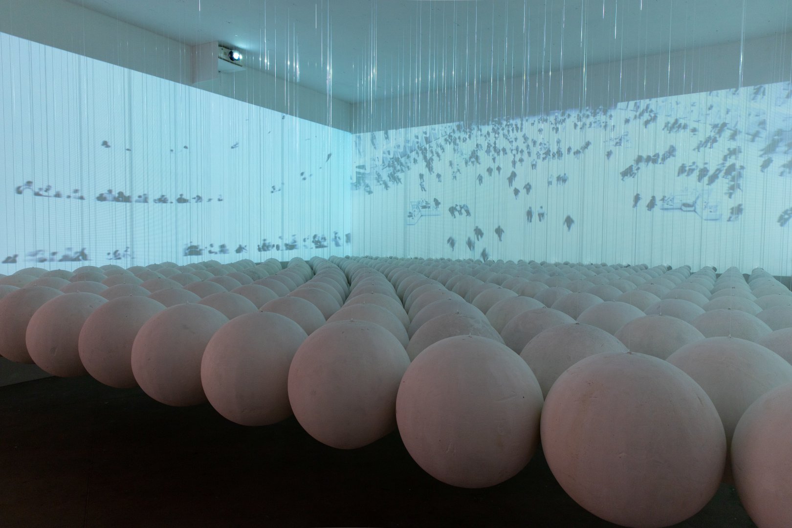 В Центре YARAT состоялось открытие выставок азербайджанских и грузинских художников - "Проверено, мин нет!" и "Эквинокс" (ФОТО)