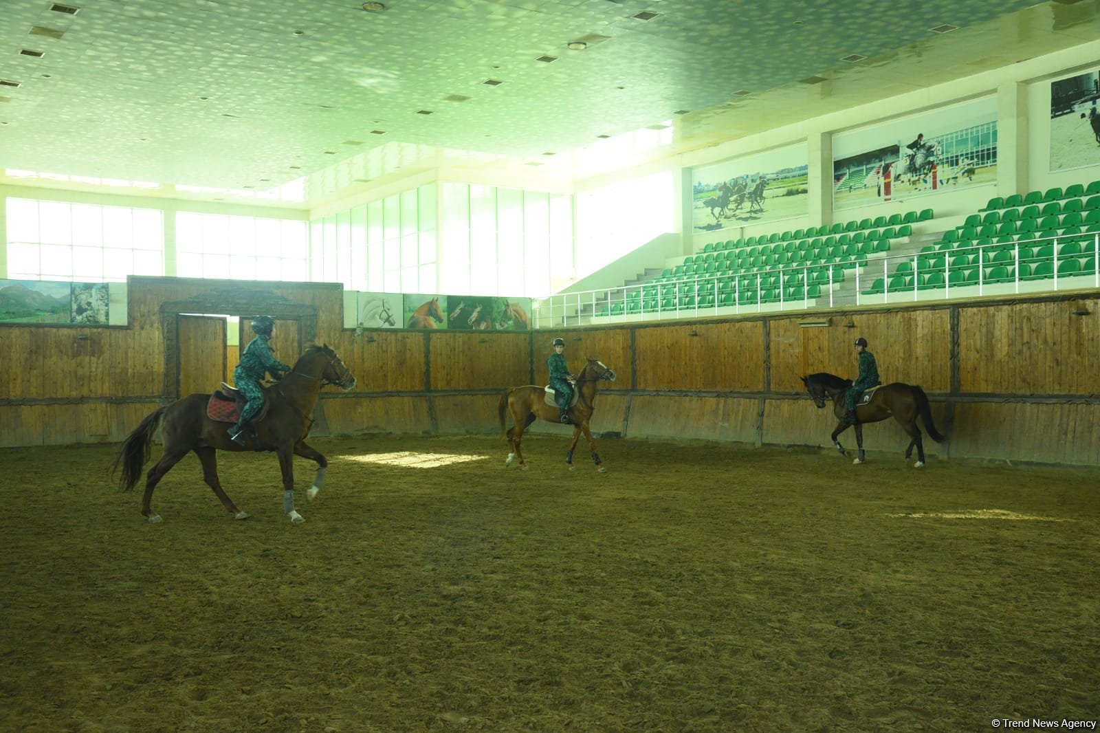 В Новханы состоялось открытие здания штаба конно-спортивного центра "Серхедчи" (ФОТО)