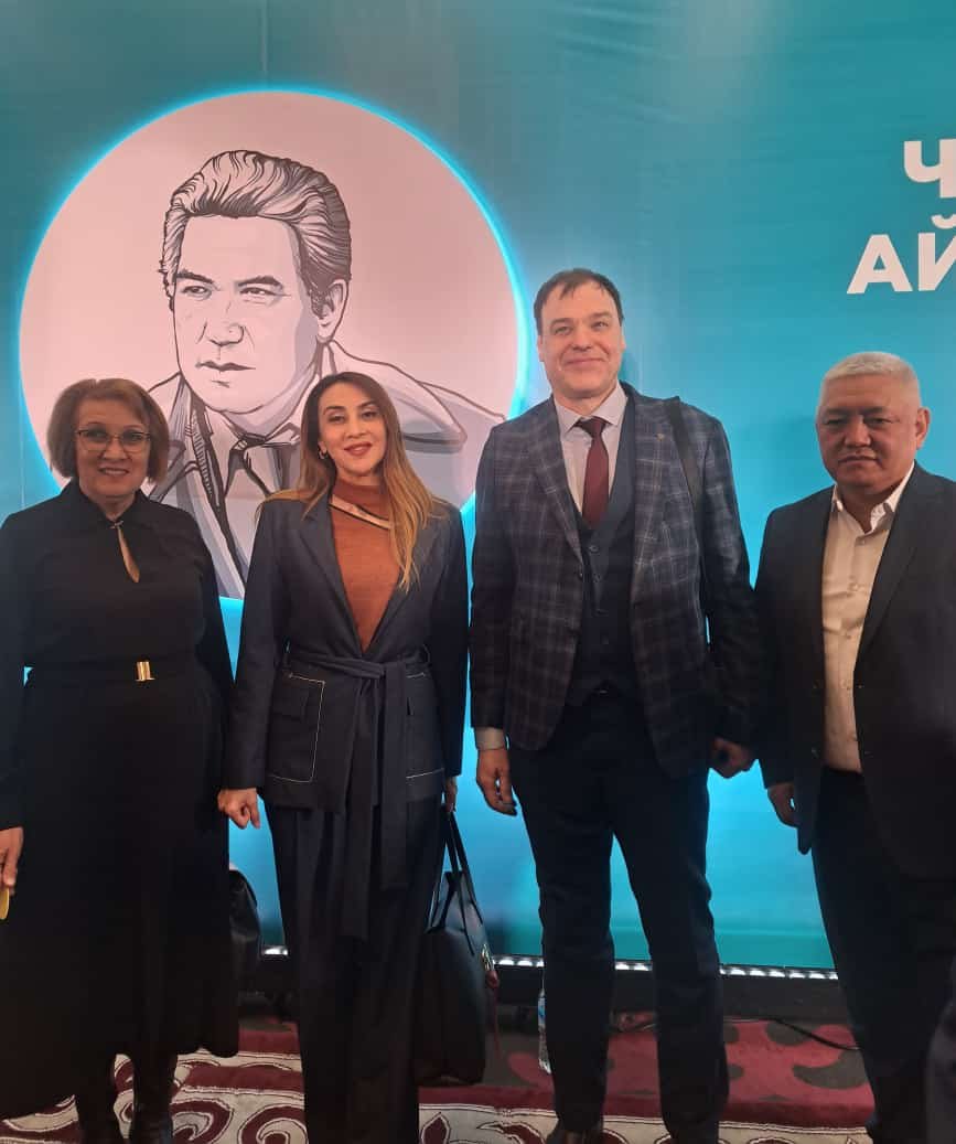 Заслуженная артистка Азербайджана Хусния Мурватова выступила на международном форуме в Бишкеке (ФОТО)