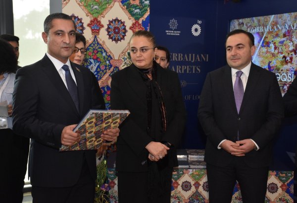 В рамках форума "Культурное наследие" представлена книга "Азербайджанский ковер – танец узоров" на английском языке (ФОТО)