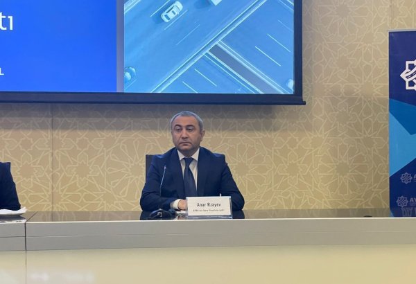 В течение дня в Баку осуществляется более 300 тыс. перевозок автомобилями такси