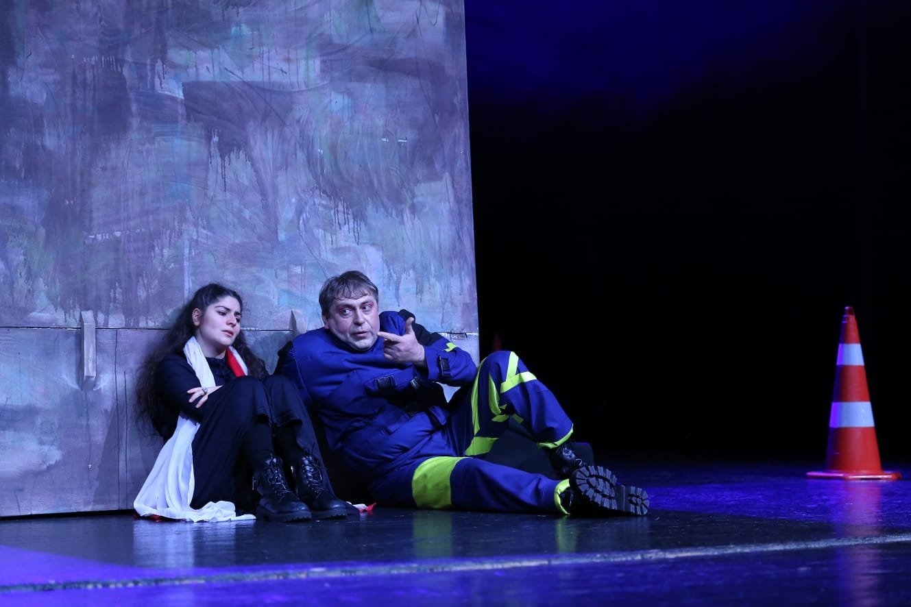 В Баку с успехом прошла премьера спектакля "Антигона" (ФОТО)