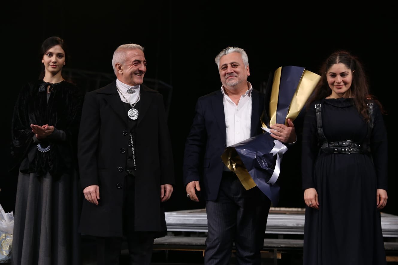 В Баку с успехом прошла премьера спектакля "Антигона" (ФОТО)