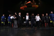 В Баку с успехом прошла премьера спектакля "Антигона" (ФОТО)