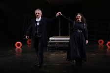 В Баку с успехом прошла премьера спектакля "Антигона" (ФОТО)