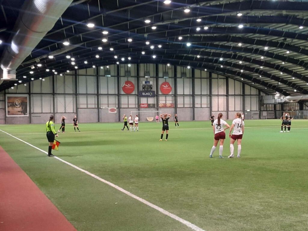 Отец и дочь – азербайджанцы вписали свое имя в историю футбола в Исландии (ФОТО)