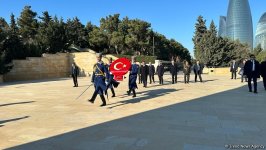 Джевдет Йылмаз посетил Аллею шехидов и памятник "Тюркское шехидство" (ФОТО)