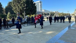 Джевдет Йылмаз посетил Аллею шехидов и памятник "Тюркское шехидство" (ФОТО)