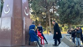 Джевдет Йылмаз посетил Аллею шехидов и памятник "Тюркское шехидство" (ФОТО)