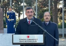 Джевдет Йылмаз посетил Аллею шехидов и памятник "Тюркское шехидство" (ФОТО)