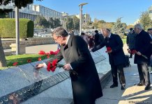 Джевдет Йылмаз посетил Аллею шехидов и памятник "Тюркское шехидство" (ФОТО)