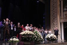 Феерический юбилей Юлия Гусмана в Баку отметили красочным спектаклем "Не бойся, мы с тобой!" (ВИДЕО, ФОТО)