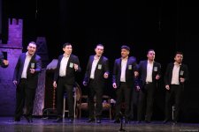 Феерический юбилей Юлия Гусмана в Баку отметили красочным спектаклем "Не бойся, мы с тобой!" (ВИДЕО, ФОТО)