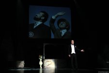 Феерический юбилей Юлия Гусмана в Баку отметили красочным спектаклем "Не бойся, мы с тобой!" (ВИДЕО, ФОТО)