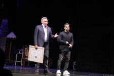 Феерический юбилей Юлия Гусмана в Баку отметили красочным спектаклем "Не бойся, мы с тобой!" (ВИДЕО, ФОТО)