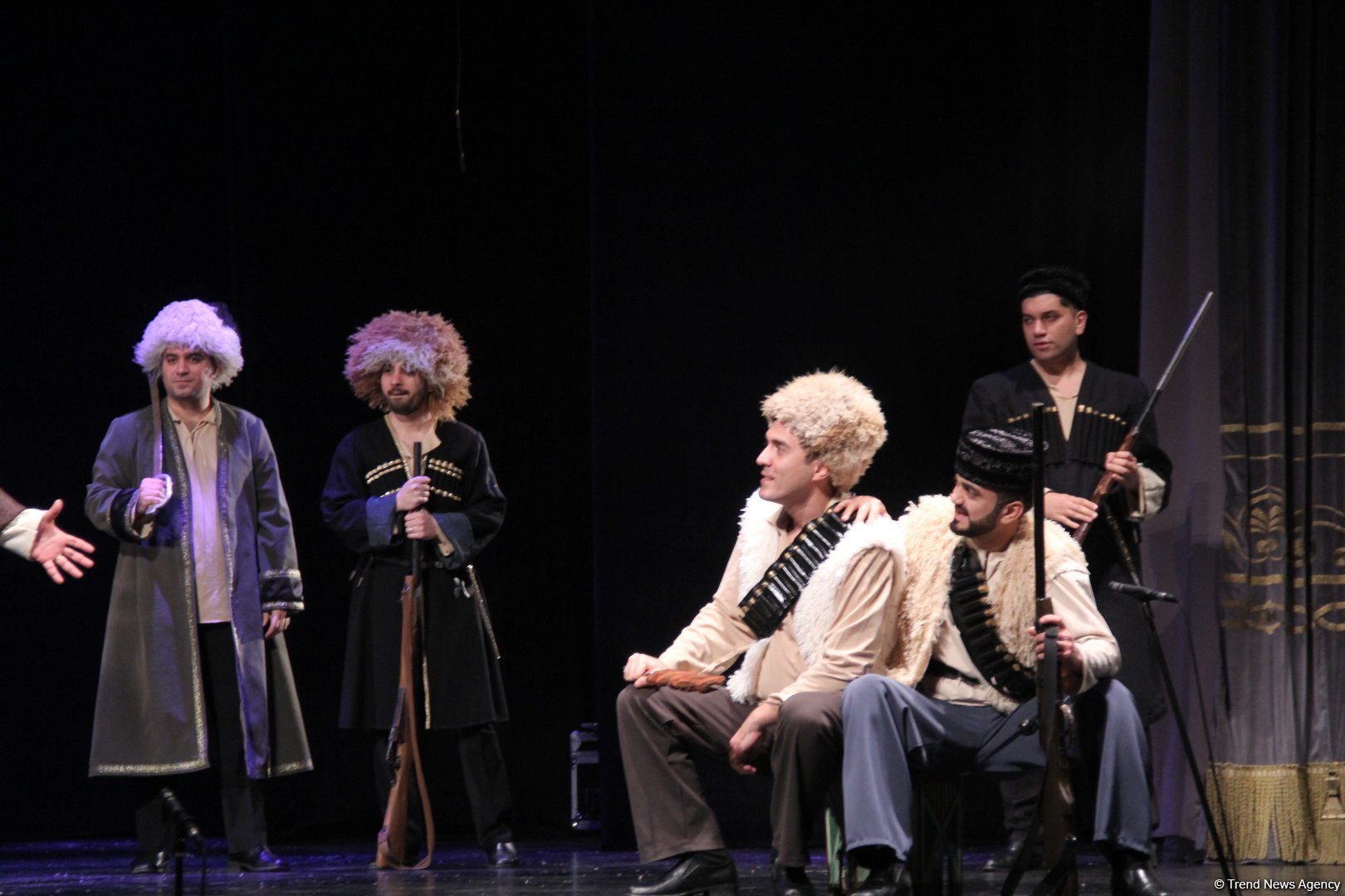 Феерический юбилей Юлия Гусмана в Баку отметили красочным спектаклем "Не бойся, мы с тобой!" (ВИДЕО, ФОТО)