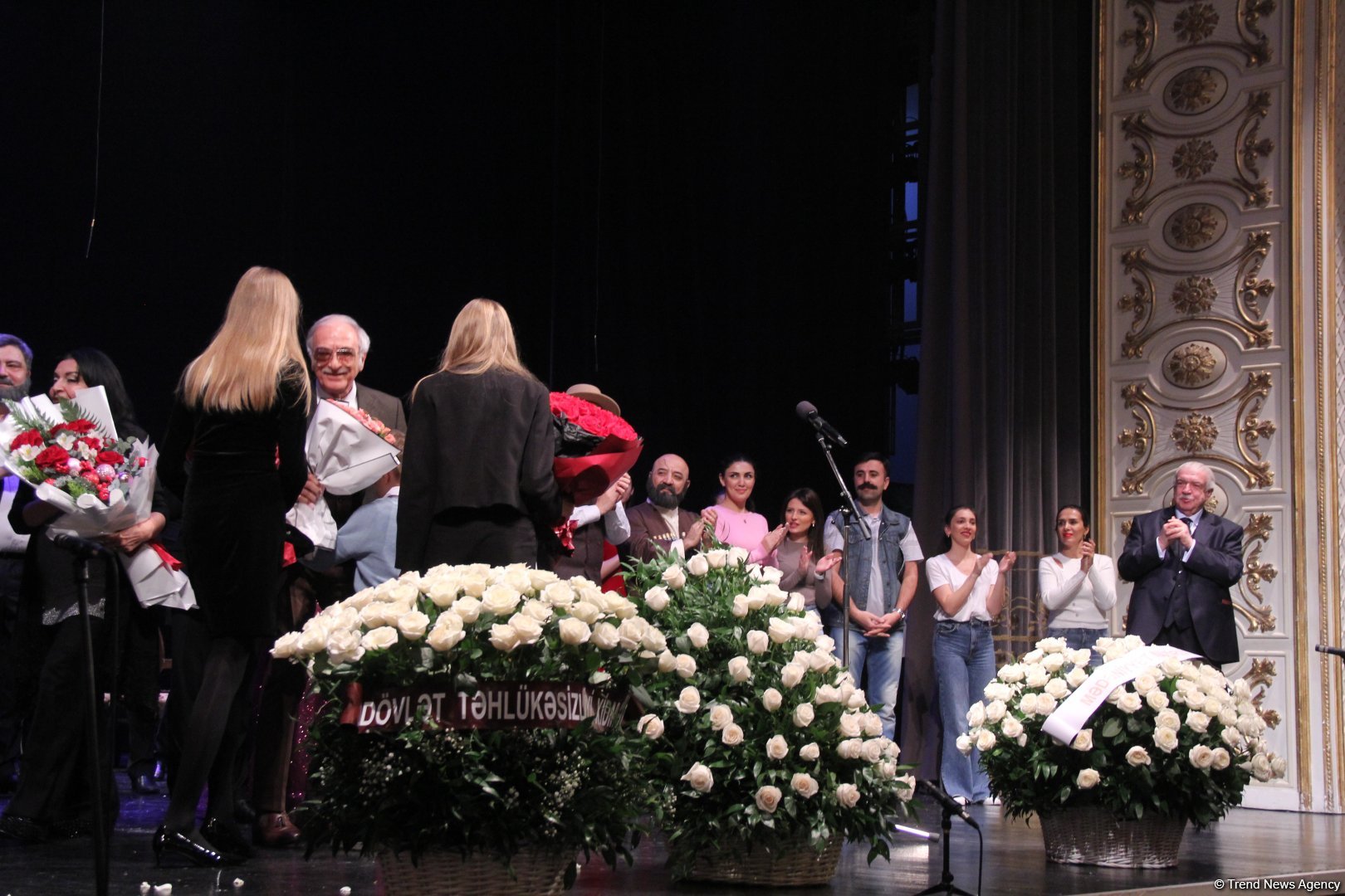 Феерический юбилей Юлия Гусмана в Баку отметили красочным спектаклем "Не бойся, мы с тобой!" (ВИДЕО, ФОТО)